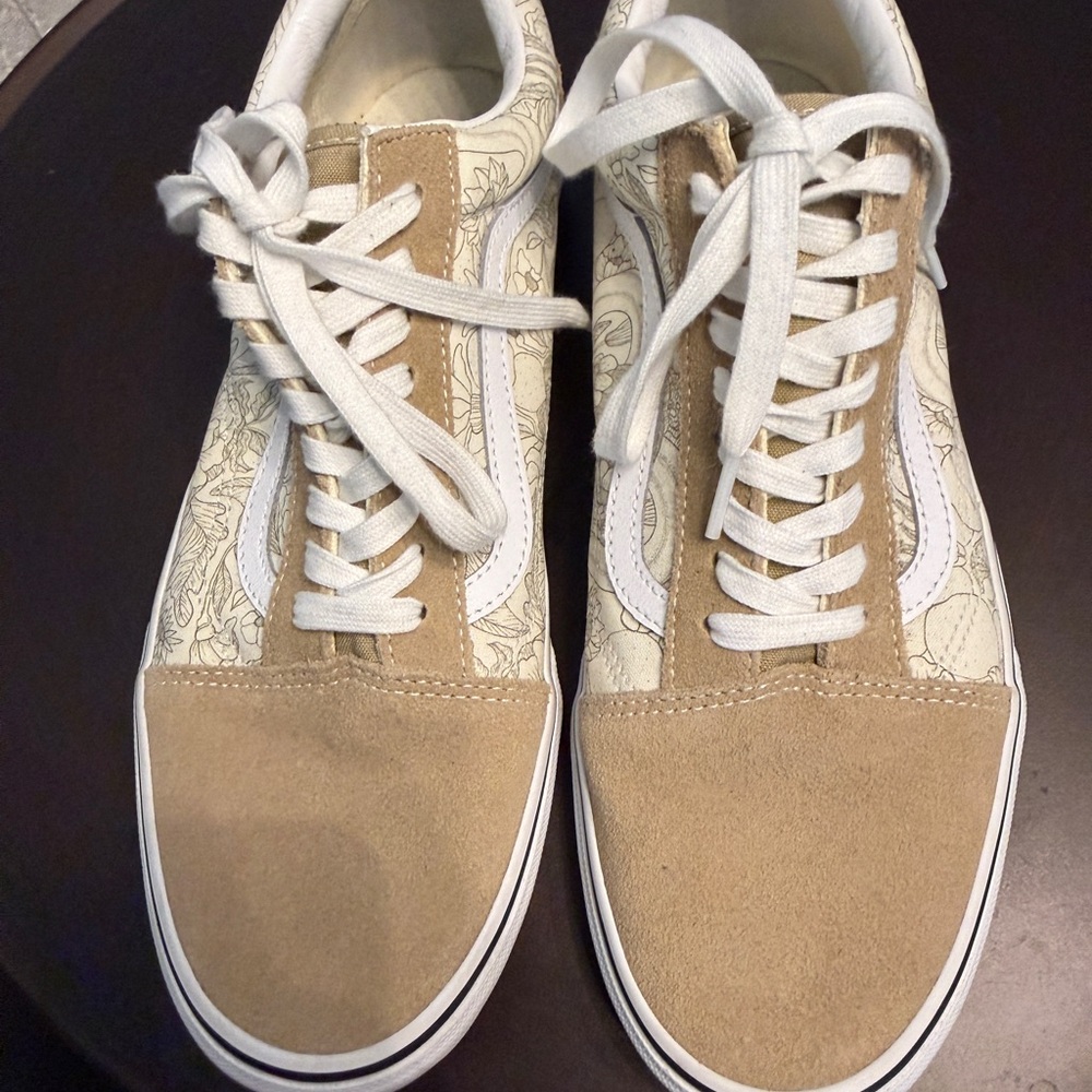 Vans Men's Beige and White Sneakers